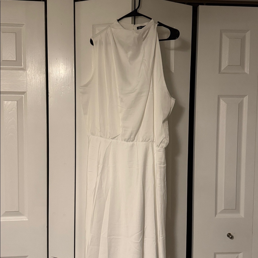 Elegant White Sleeveless Dress